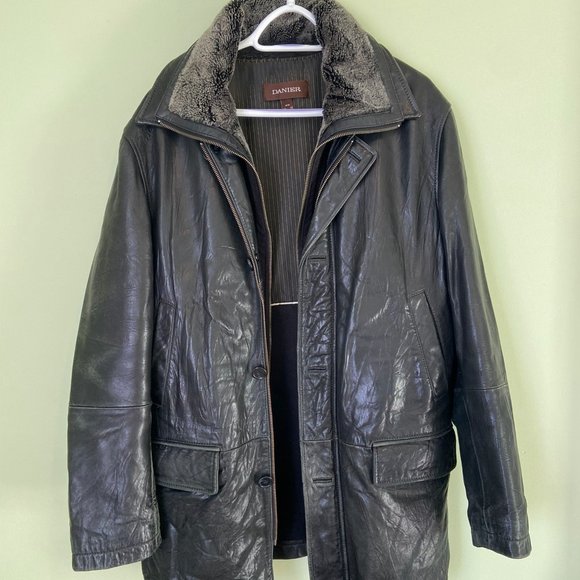 Danier leather jacket with faux fur - Picture 1 of 3